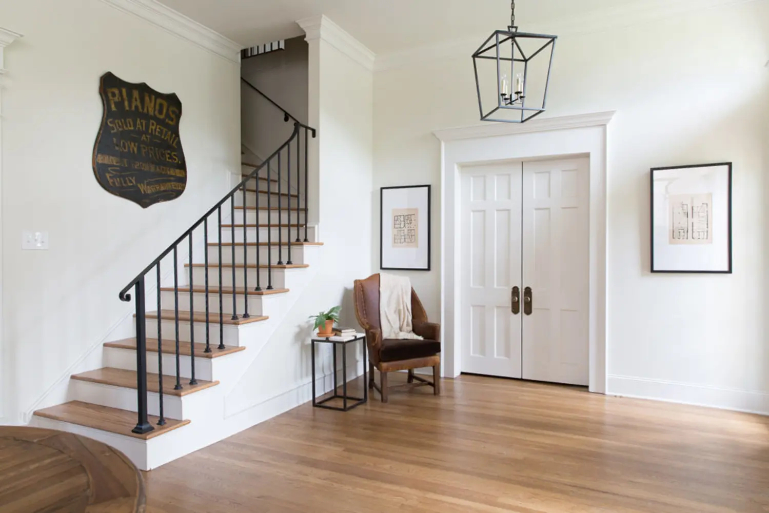 Neutral wall paint color with wood floor and stairs accent