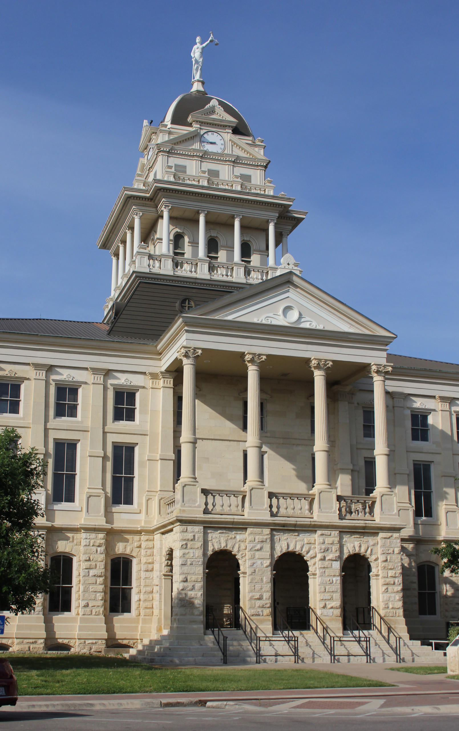 Front view of The Bell County Courthouse in Belton, Texas
